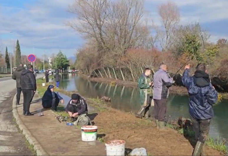 Poplava kao prilika: mještani na Marezi besplatno pecaju dok država sabira štetu